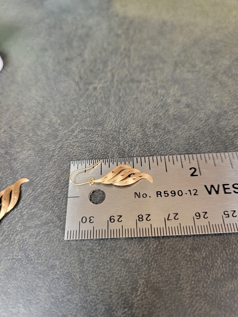 14kt Swirl Gold Dangle Womens EARRINGS Read Discription 0.7 Grams - Picture 10 of 14